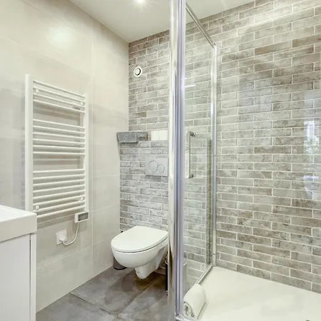 Apartman Branded New 4 Bdrs Flat - Huge Terrace - Prime Loc
