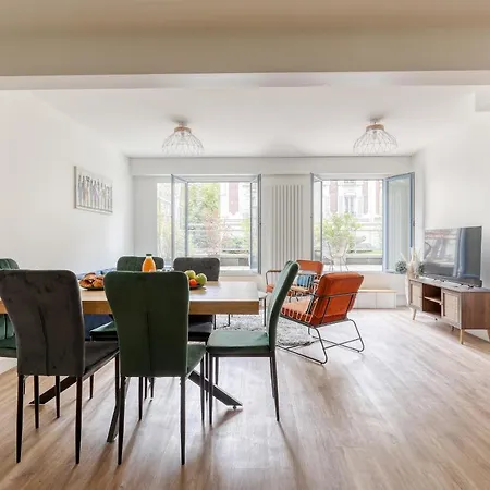 Branded New 4 Bdrs Flat - Huge Terrace - Prime Loc