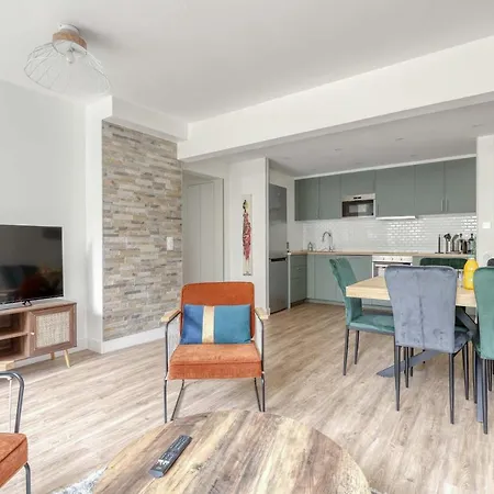 Apartman Branded New 4 Bdrs Flat - Huge Terrace - Prime Loc