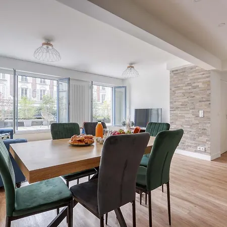 Branded New 4 Bdrs Flat - Huge Terrace - Prime Loc Paříž