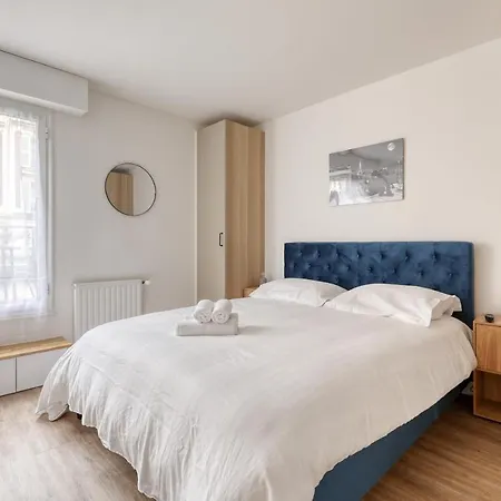 Branded New 4 Bdrs Flat - Huge Terrace - Prime Loc *