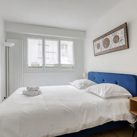 Branded New 4 Bdrs Flat - Huge Terrace - Prime Loc *