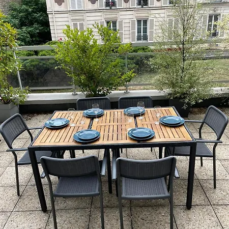 Branded New 4 Bdrs Flat - Huge Terrace - Prime Loc *